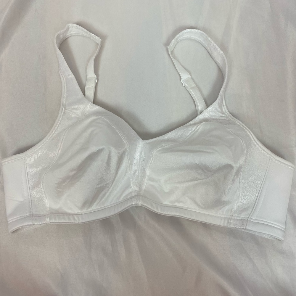 Playtex White 18 Hour Bra, size 38B